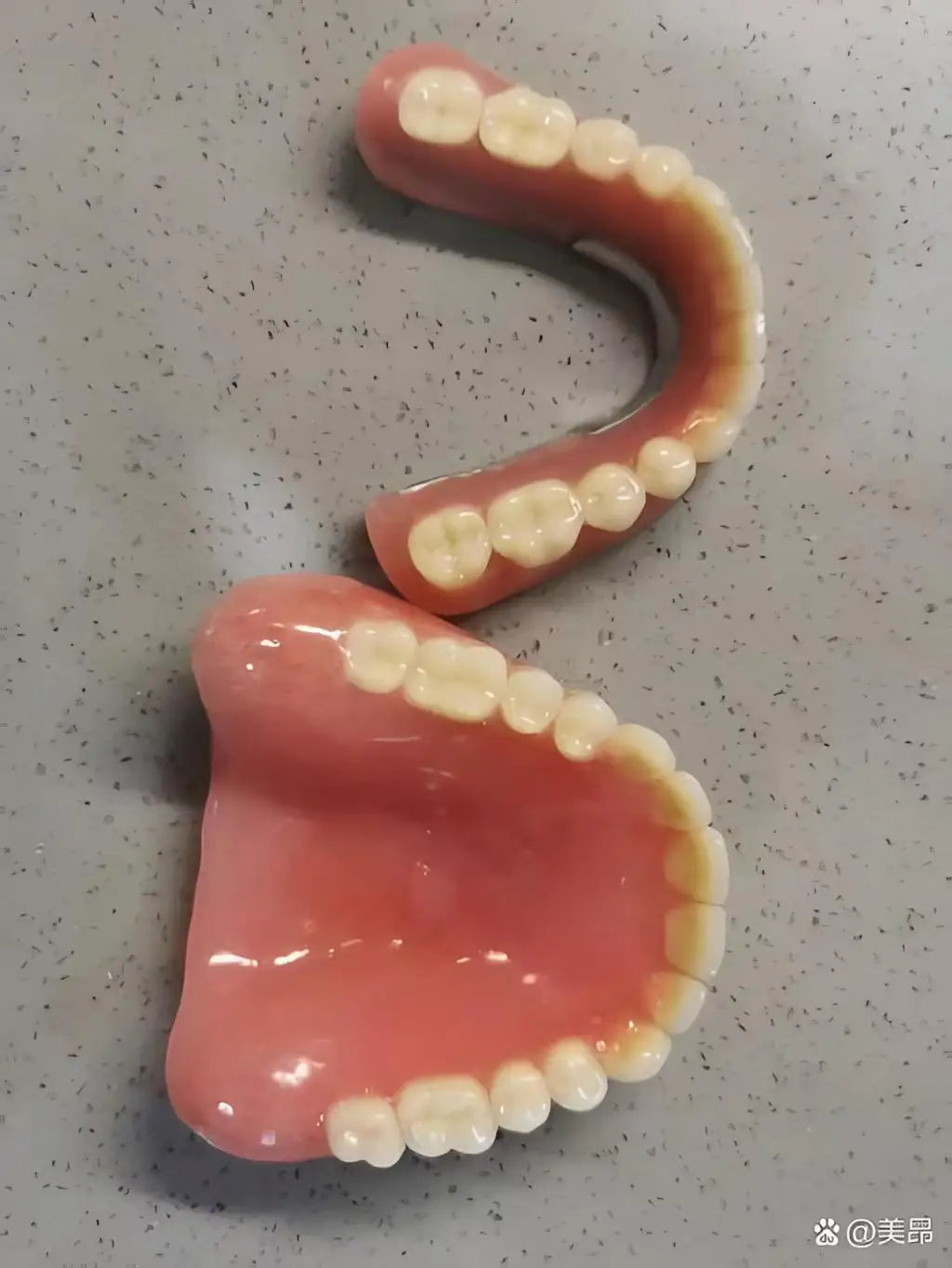 Silicone False Teeth and Cosmetic Veneers for a Natural Looking Daily Smile
